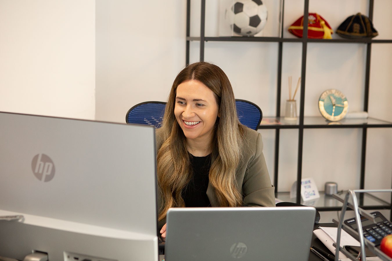 Laonie at her computer